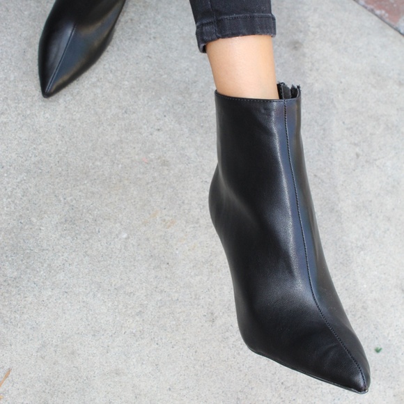 🚨LAST PAIR!//The Astrid// Black ankle bootie - Picture 6 of 7